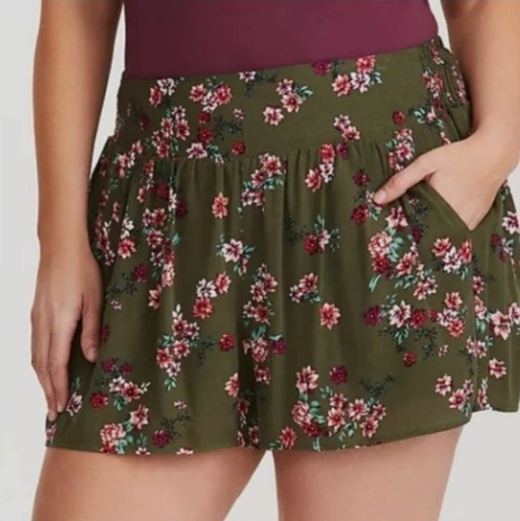 torrid Pants - Torrid Floral Flowy Gauze Smocked Shorts - Olive‎ Green